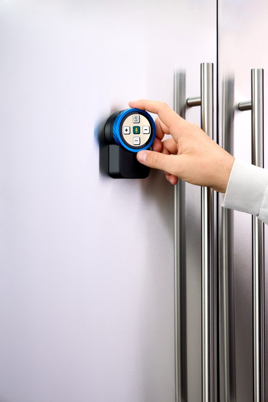 p2-fridge-hand.jpg